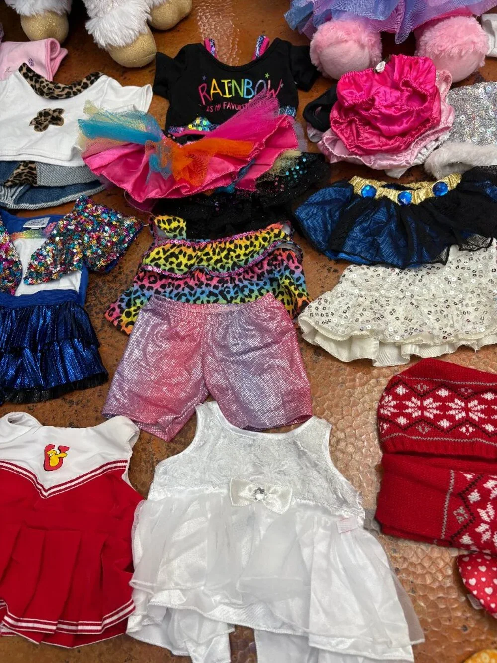 Build-A-Bear Lot    Glisten,  Twinkle,  Pink Teddy Bear    32 outfits of clothes